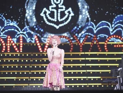 福岡県出身の椎名林檎。楽曲に『正しい街』という曲があり、福岡県を思わせる歌詞が出てくることも。この曲はファーストアルバムに収録されている。