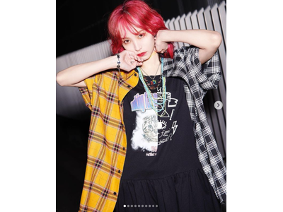 Lisa ライブ衣装で最高の笑顔 新ヘアカラーがかっこいい 歌詞検索サイト Utaten ふりがな付