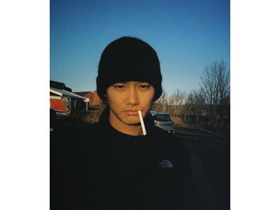 野村周平 タンクトップにオールバック 昭和ヤンキー風のワイルドなカットが渋い 歌詞検索サイト Utaten ふりがな付