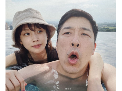 高橋愛 ペアルックで夫婦漫談 新婚ホヤホヤなままの2人にキュン 歌詞検索サイト Utaten ふりがな付