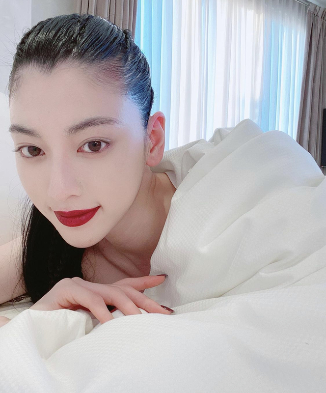 三吉彩花の画像