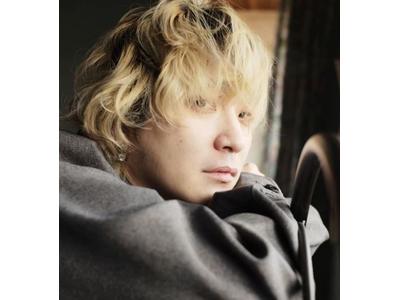 Sekai No Owari Fukase どこ見てるの 眠そうな表情もアンニュイでカッコよさ増してる 歌詞検索サイト Utaten ふりがな付