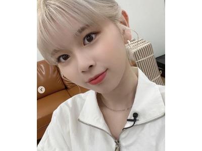 Niziu リク 19歳の誕生日にrichuの可愛いハーフケーキを手に満面の笑顔を見せる 歌詞検索サイト Utaten ふりがな付