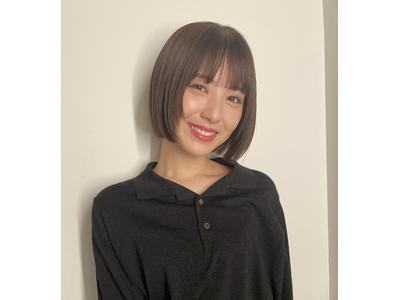 浜辺美波 自分の顔が書かれたケーキと並んで 似てる 食べちゃうのがもったいないカワイイケーキ 歌詞検索サイト Utaten ふりがな付