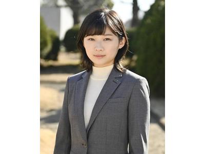 伊藤沙莉 ミステリと言う勿れ 現場を笑顔で和ます人気者 バッチリピースでニコニコ笑顔 歌詞検索サイト Utaten ふりがな付