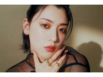 三吉彩花 くるくる前髪がポイント メンズライクなスタイルもお手の物 歌詞検索サイト Utaten ふりがな付