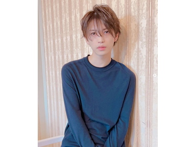 岩橋玄樹 25歳バースデー 犬をぎゅっと抱きしめうっとり笑顔を見せる 歌詞検索サイト Utaten ふりがな付