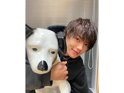 佐野勇斗 色気ダダ漏れでしょ アンニュイな表情で大人の男感強めな姿に 歌詞検索サイト Utaten ふりがな付