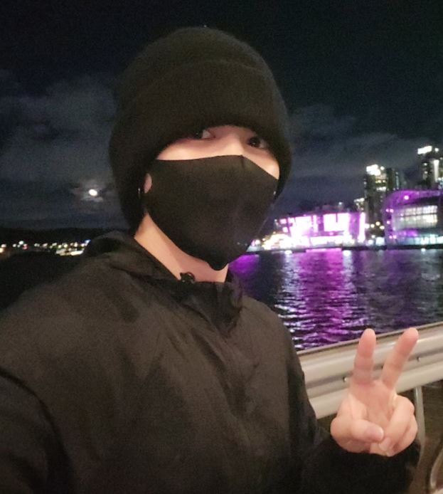 BTS・ジミン、スヌーピーと並ぶ後ろ姿にキュン。ほっこり休暇をみんなに報告 歌詞検索サイト【UtaTen】ふりがな付