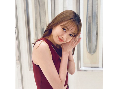 山本舞香 オフィスラブの合図 ビビビと目と目があっちゃった Ol風コーデで魅了 歌詞検索サイト Utaten ふりがな付