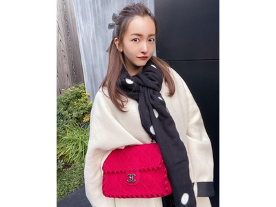 板野友美 海外女優風冬コーデ おすまし顔でレディライクなコート 帽子を着こなす 歌詞検索サイト Utaten ふりがな付