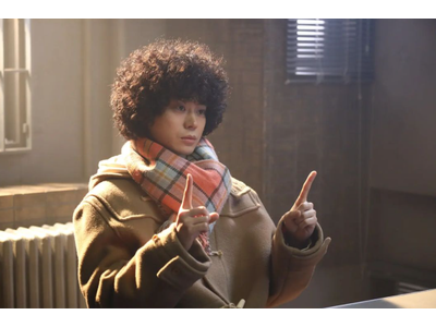 菅田将暉 可愛いピース披露 浜辺美波ら豪華メンバー大集合 歌詞検索サイト Utaten ふりがな付