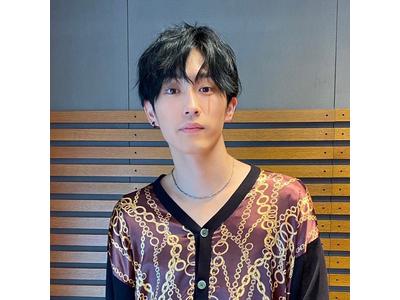 杉野遥亮 何そのクセ強ポーズ マスクを外したイケメンフェイスに惚れる 歌詞検索サイト Utaten ふりがな付