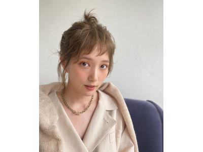 本田翼 髪色チェンジ 風に吹かれるうっとり顔で ほんだのふく を公開 歌詞検索サイト Utaten ふりがな付