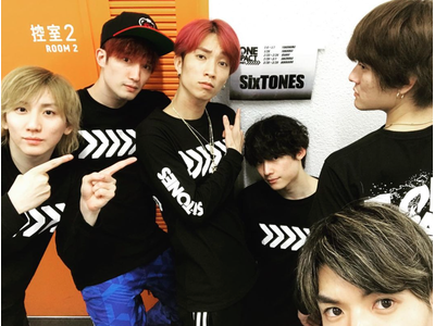 Sixtones カッコいいが大渋滞 子犬のような松村北斗にキュン 和気あいあいな6人の笑顔 歌詞検索サイト Utaten ふりがな付
