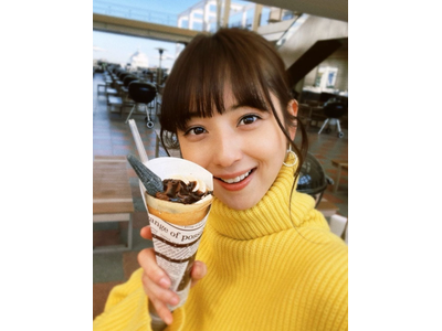 佐々木希 春服着られて幸せ パッチリ大きな瞳でネイルを見せる姿が最上級の可愛さ 歌詞検索サイト Utaten ふりがな付