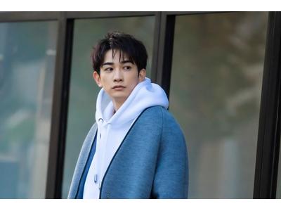 町田啓太 振り向きポーズが彼氏目線 クシャっとした髪に触りたい 歌詞検索サイト Utaten ふりがな付