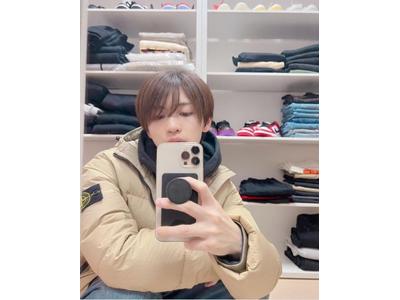 岩橋玄樹 どんなポーズもカッコいい 可愛いピース カッコいい頬杖から目が離せない 歌詞検索サイト Utaten ふりがな付