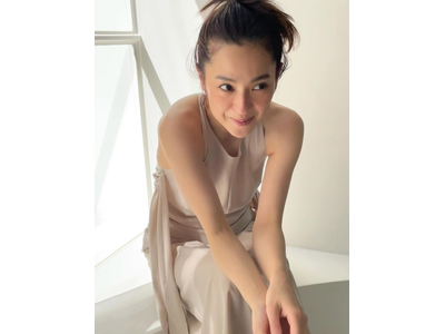 中村アン フワくしゃでラフなヘアスタイルが可愛い オフ感たっぷりなtシャツ姿でセルフィー 歌詞検索サイト Utaten ふりがな付