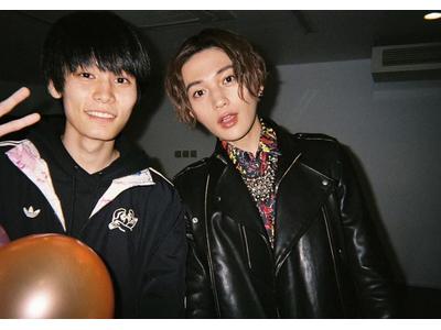 八木勇征＆萩原利久、アヒルのボードを持ってハイテンション「美しい彼