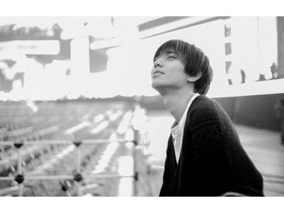 King Prince 永瀬廉 ニヒルな笑顔が色気たっぷりでドキドキ 歌詞検索サイト Utaten ふりがな付