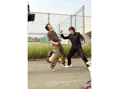 間宮祥太朗 学ラン姿で戦う姿も爆イケ 躍動感凄すぎる格闘シーンにドキドキ 歌詞検索サイト Utaten ふりがな付