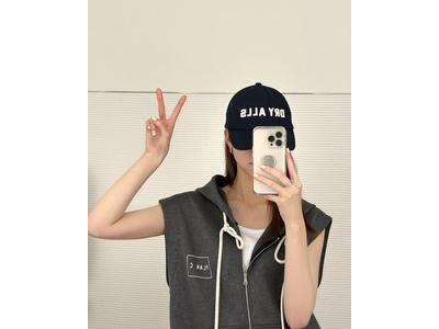 生見愛瑠 顔隠れちゃってても可愛い 元気にピースサインでカジュアルな私服を披露 歌詞検索サイト Utaten ふりがな付