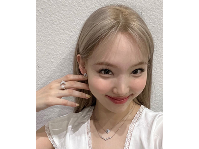 Twice ナヨン 金髪似合いすぎ 赤ちゃんみたいなモチ肌にキュンキュン 歌詞検索サイト Utaten ふりがな付