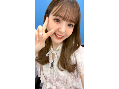 藤田ニコル 花柄ワンピで今日もビジュmax 髪型にネイルにカワイイが大渋滞 歌詞検索サイト Utaten ふりがな付