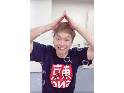 香取慎吾 東京タワーポーズが可愛い 楽しそうにパフォーマンスを披露 歌詞検索サイト Utaten ふりがな付