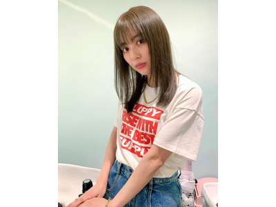 内田理央 新ヘアカラーはオリーブ色 瞳を閉じたうっとり笑顔が可愛すぎ 歌詞検索サイト Utaten ふりがな付