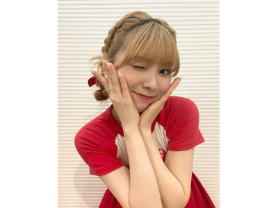 Niziu ミイヒ 幼可愛い編み込みヘアで見せたキュートなウインクにキュンキュン 歌詞検索サイト Utaten ふりがな付