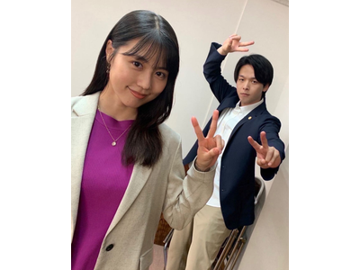 中村倫也 有村架純 遠近法を駆使したお茶目ポーズ 石子と羽男 歌詞検索サイト Utaten ふりがな付