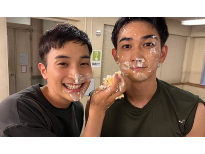 町田啓太 一ノ瀬颯とオソロ顔面ケーキ テッパチ 素敵な仲間とワイワイ 歌詞検索サイト Utaten ふりがな付