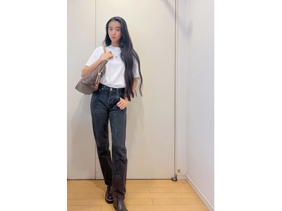 Koki コーデの主役はハイブランドのバッグ Tシャツ デニムのカジュアルなコーデもばっちり着こなす 歌詞検索サイト Utaten ふりがな付