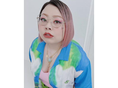 渡辺直美 ピンクの髪色に大胆イメチェン ラストのオチが面白すぎた 歌詞検索サイト Utaten ふりがな付