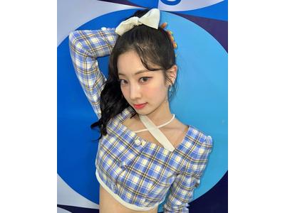 Twice ダヒョン ポニテビジュが超キュート ウエスト見せのチェック柄衣装も爽やかさ全開 歌詞検索サイト Utaten ふりがな付