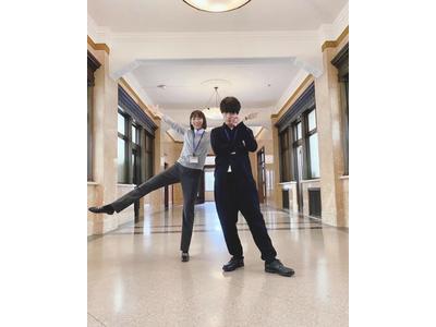 坂口健太郎 クールな立ち姿がカッコいい 無邪気なポーズの杏とスタイル抜群なバディ 歌詞検索サイト Utaten ふりがな付