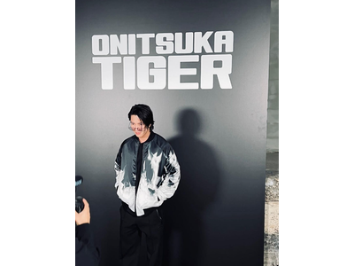 山下智久 クールな眼差しが爆イケ オニツカタイガー ファッションショーを満喫 歌詞検索サイト Utaten ふりがな付