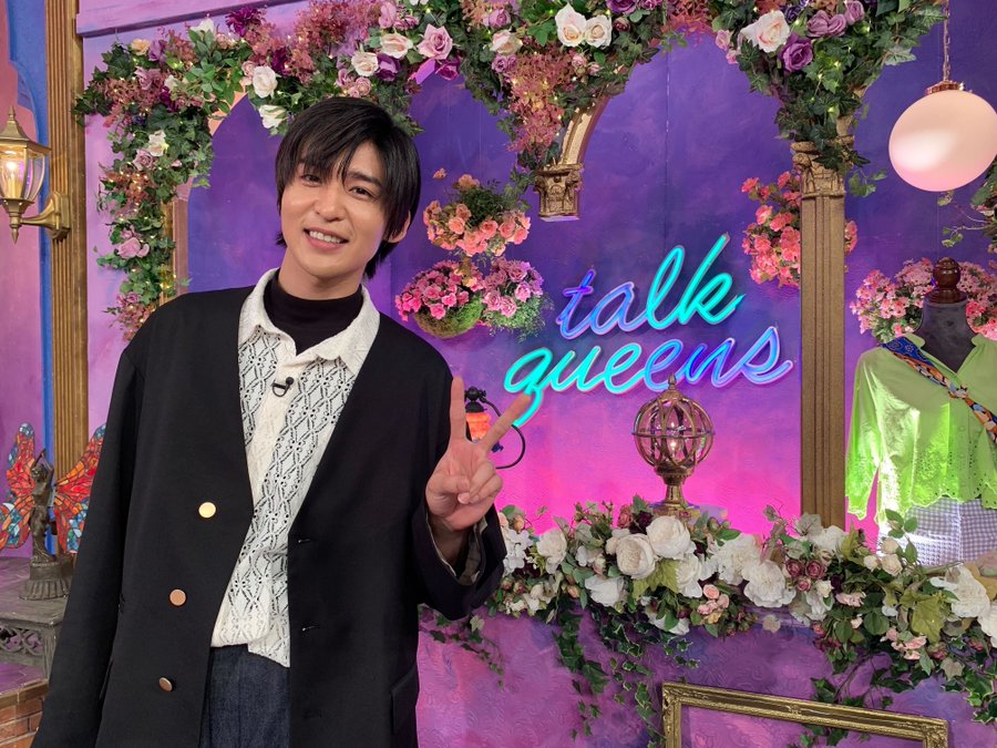 Snow Man・目黒蓮、大人っぽいモノトーンコーデで可愛い笑顔「トークィーンズ」で明かす恋愛観が気になる | 歌詞検索サイト【UtaTen ...