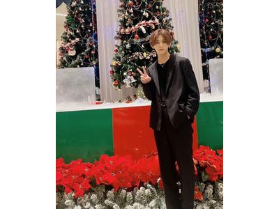 Hey! Say! JUMP・山田涼介、キラキラなクリスマスツリーより輝いてる