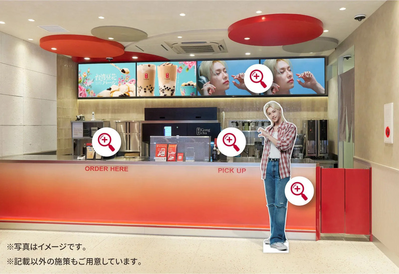 等身大パネルのある店内