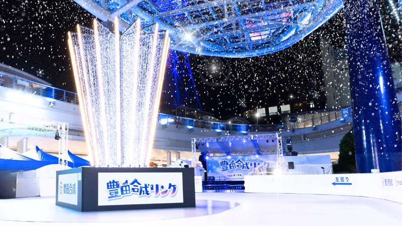 夜のスケートリンクの様子