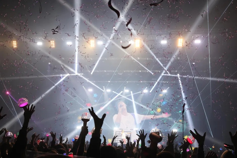 会場の熱気が伝わる一枚