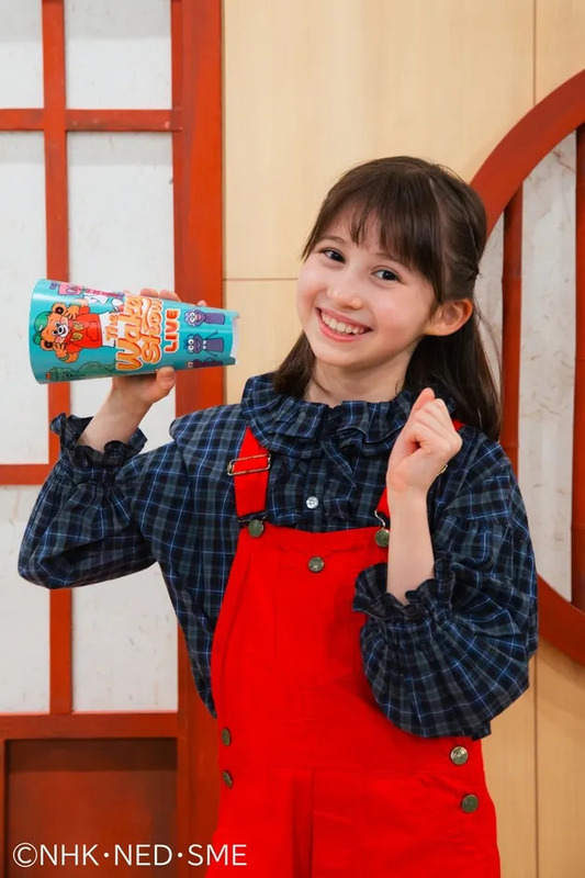 メガホンを持つ女の子