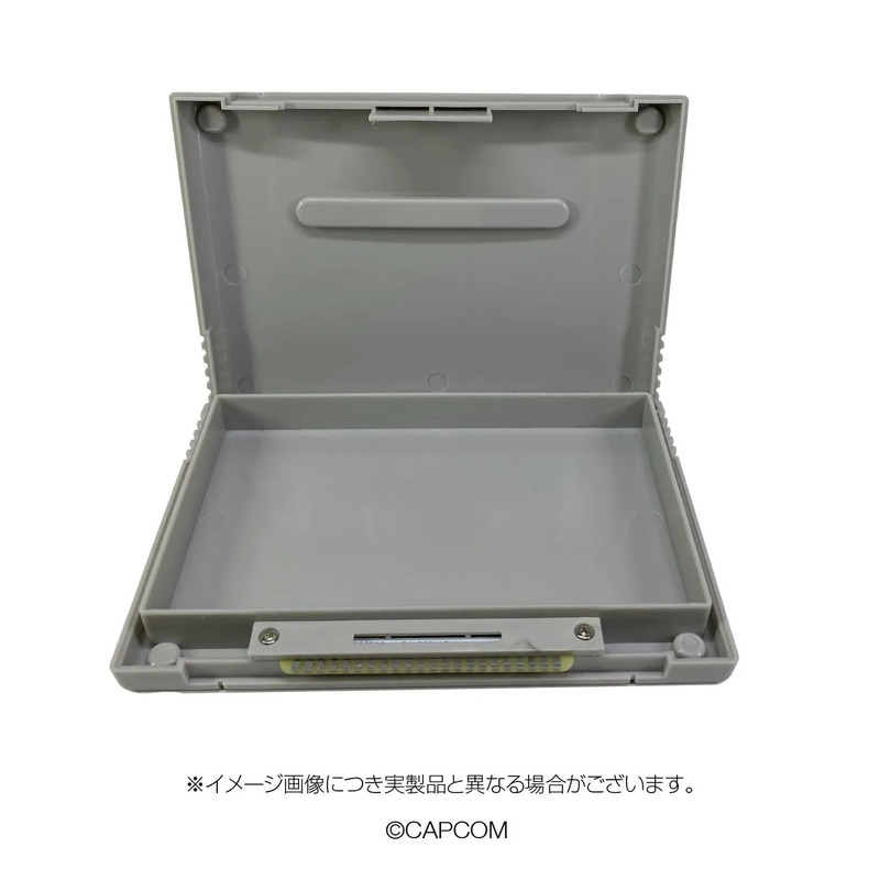 開いた状態のグレーのゲームカートリッジケース