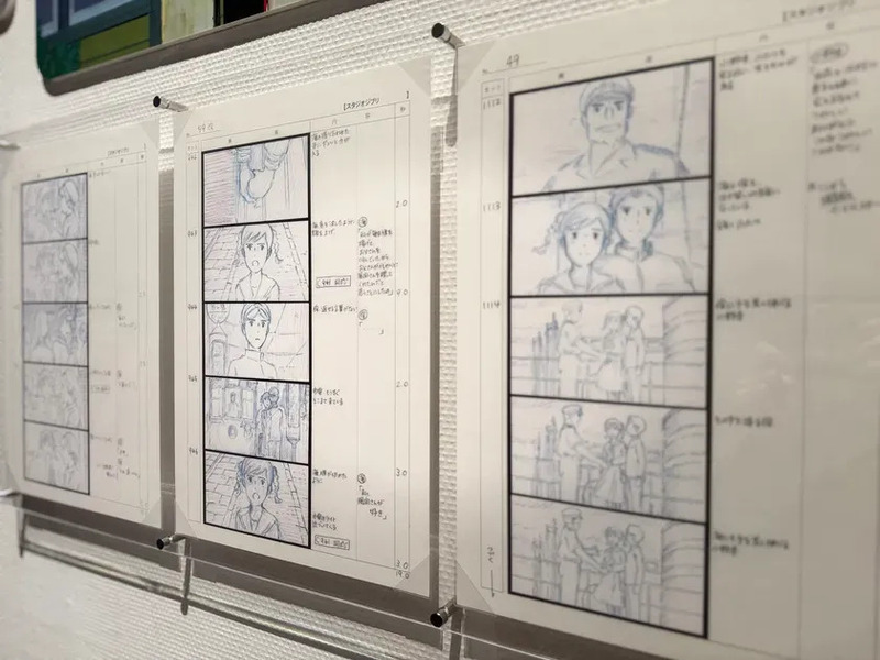 スタジオジブリのアニメーションの絵コンテが展示されている様子。キャラクターの表情やシーンの構成が手書きで描かれており、アニメ制作の過程を垣間見ることができる。