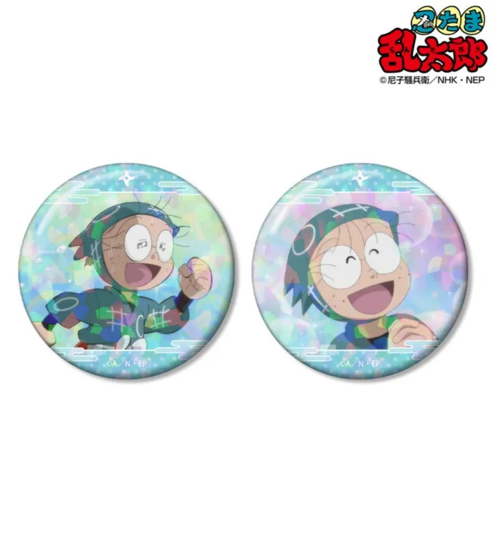 アニメ「忍たま乱太郎」のキャラクターが描かれた丸い缶バッジ2つ。背景は水色で、キャラクターの顔がクローズアップされています。