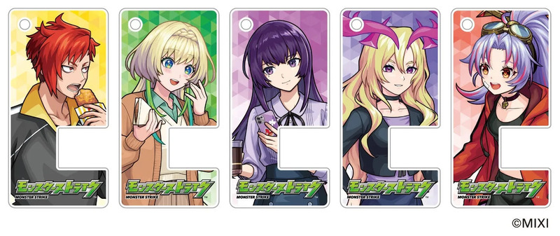 モンスターストライクのキャラクターが描かれたキーホルダーの画像です。様々なキャラクターが描かれています。