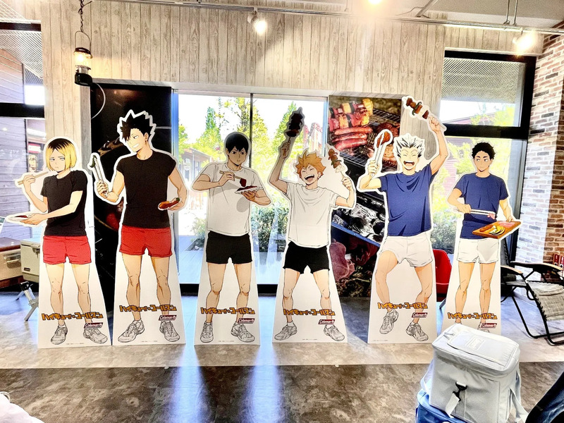 等身大パネルとコラボアイテム